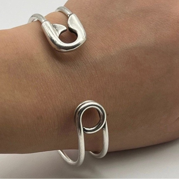 Sterling Silver Safety Pin Bangle Bracelet With Matching Ring - Picture 7 of 15